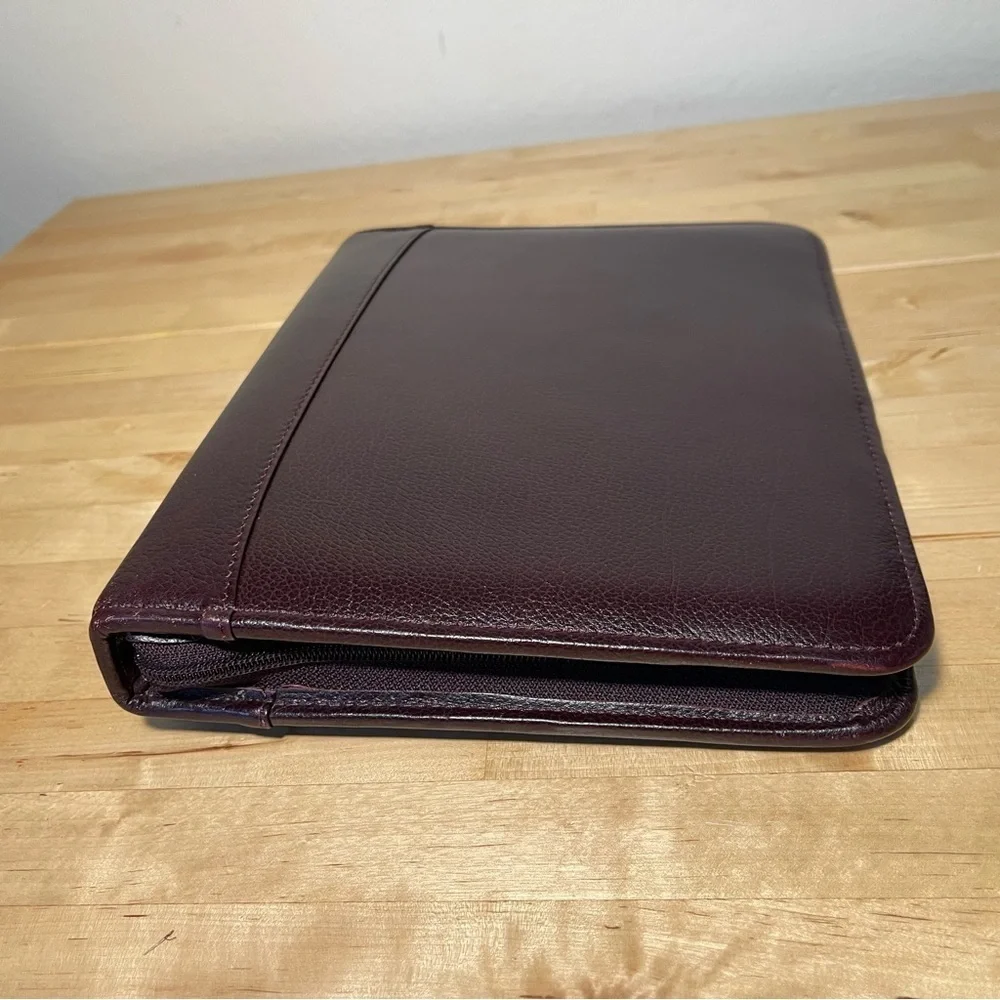 Franklin Quest Top Grain Burgundy Leather Binder with zipper closure
